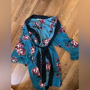 Robe. Like new size large.